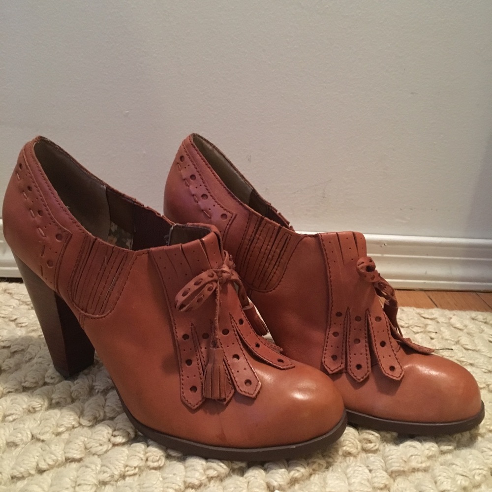 Size 11 Brown leather Seychelles heels